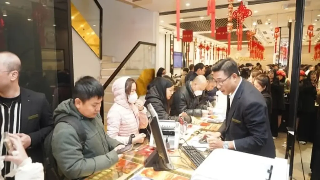 توقعات متضاربة حول مصير أسعار الذهب في السوق خلال الفترة القادمة